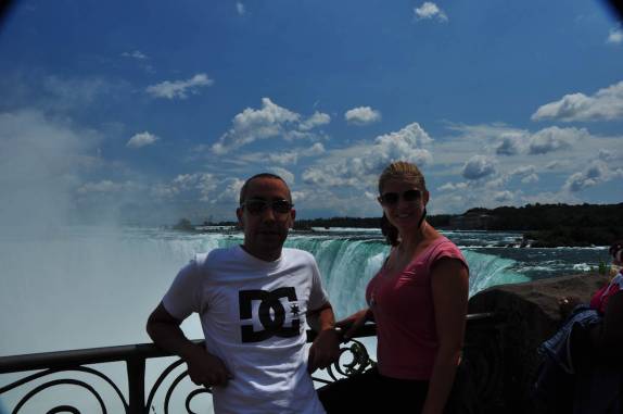 Visitando as famosas Niagara Falls, na fronteira do Canadá e Estados Unidos
